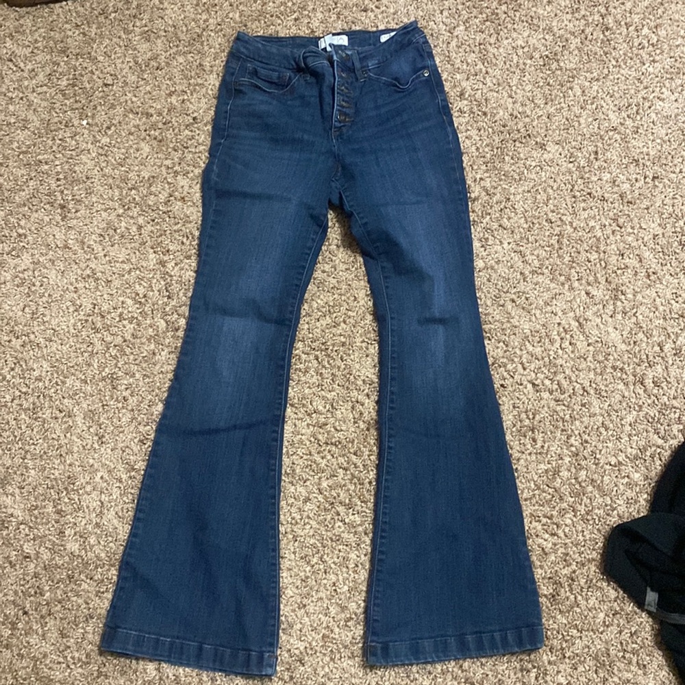 Cute flare jeans! Stretchy!